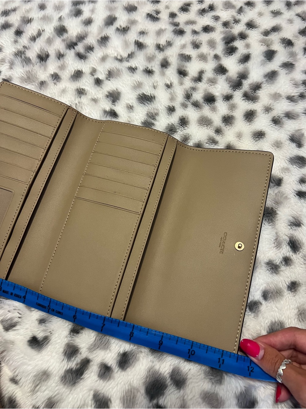 Coach Women's Leather Trifold Wallet in Tan & Cream Signature Canvas - Picture 9 of 11
